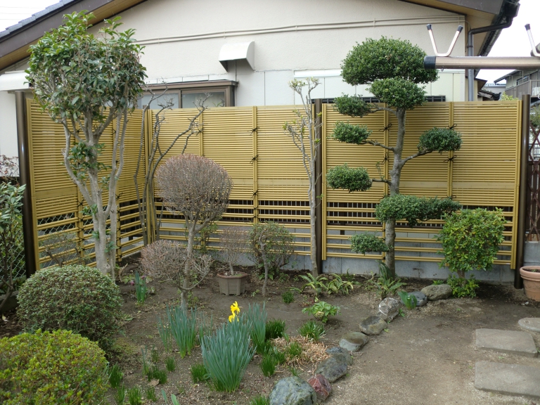 新しい竹垣
